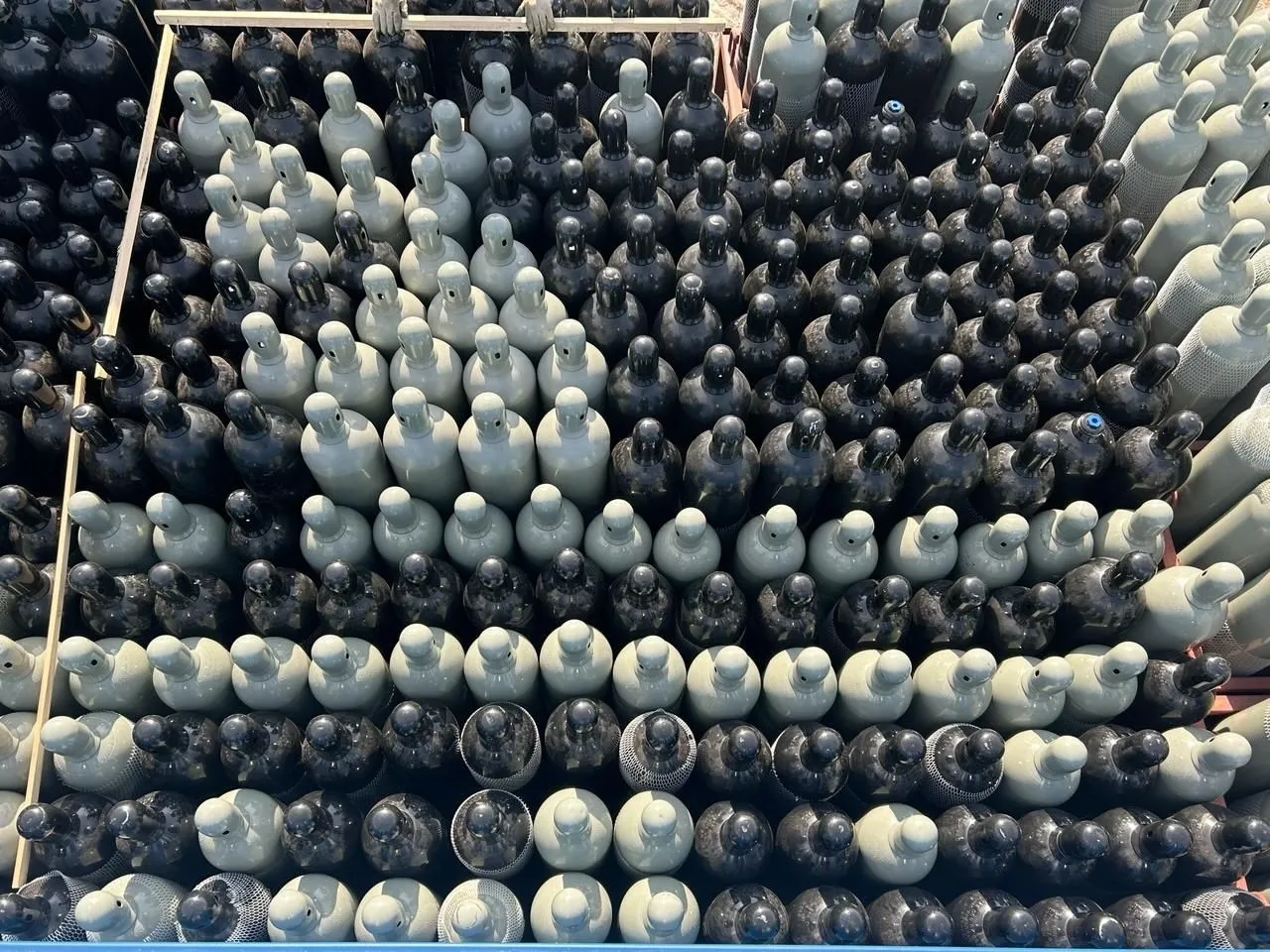 Полный контейнер газовых стальных новых баллонов 350 шт. под сжатые газы (O2, N2, Ar, He, CH4, Mix) 50 л 200 бар без вентиля ТР ТС 032 горловина E25